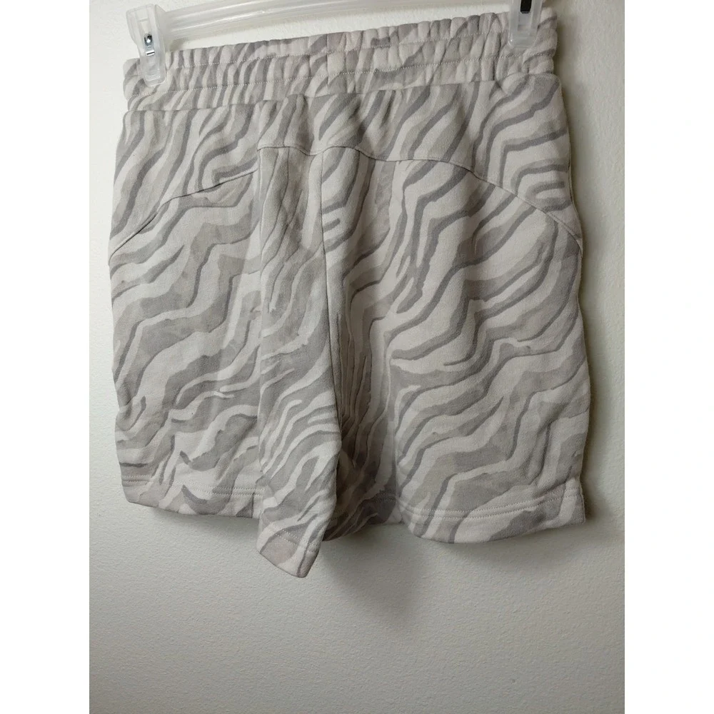 Sweaty Betty the essentials sweatshorts womens sz small‎ light grey zebra print